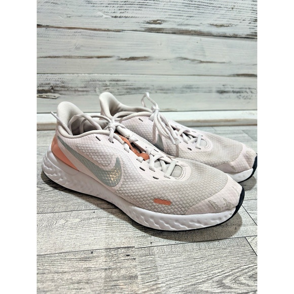 Nike sneakers Revolution 5 Womens Size 6Youth Pink White Black - Picture 2 of 9